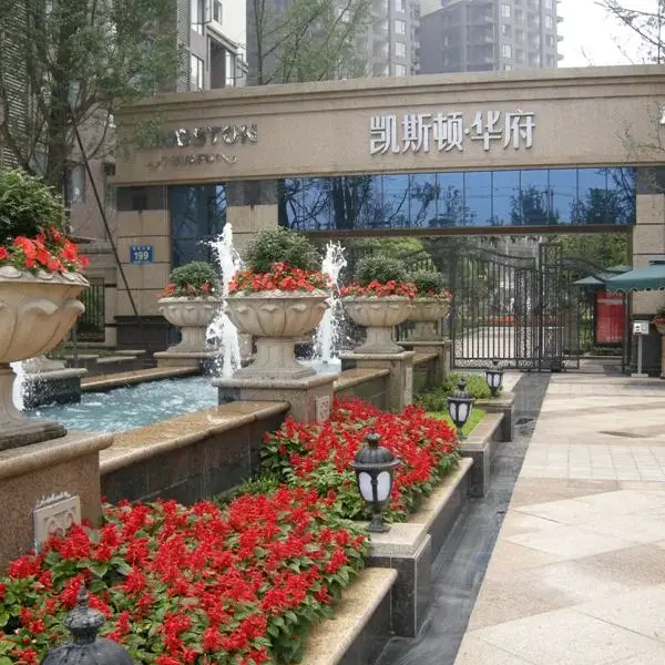 凯斯顿华府实景图小区大门前景观(2011-6)
