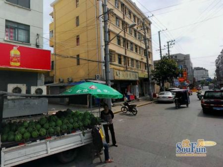 浦东高行万安街80㎡小吃快餐店转让,个人照可用,可明火,可餐饮