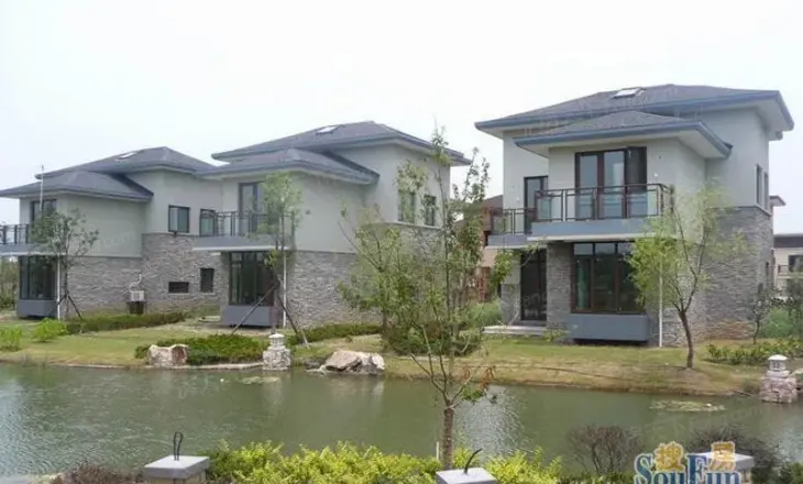 青浦淀山湖旁丨17号线湖景纯生态别墅丨高尔夫球场边丨