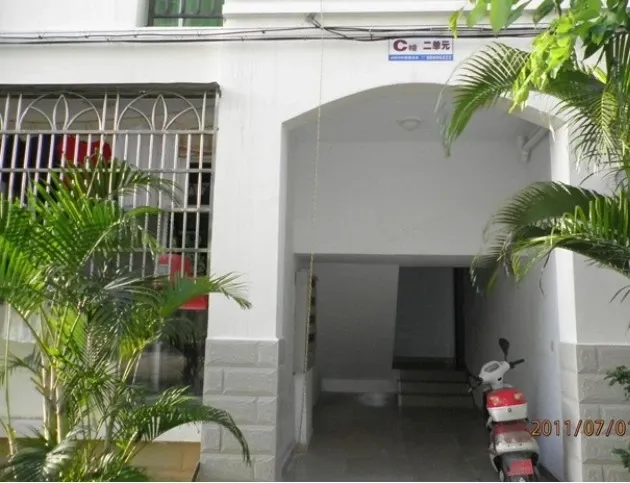 锦绣花园小区租房,一室零厅,路段好交通方便闹