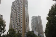 云杉郡,美食一条街旁,买一套得两套,火爆认筹,先到先得，杭州滨