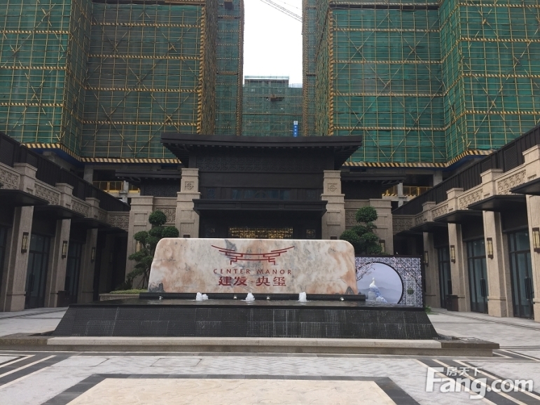 建发央玺售楼处正大门(2015-10-20)