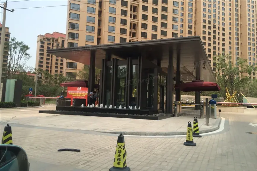 仁恒滨河湾小区入口实景图(2016-06-天津搜房网