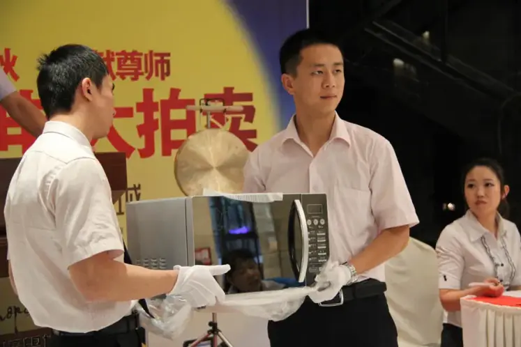 "御溪望城·趣味中秋礼献尊师1元家电大拍卖"活动火热举行