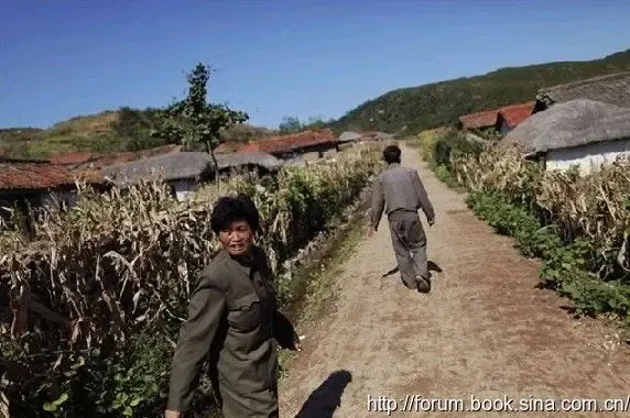 <em>朝鲜90后美女</em>接受采访 看真正的朝鲜人民生活