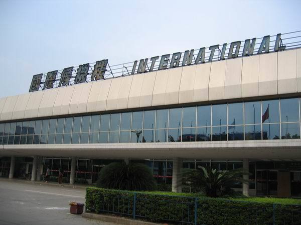 2/10                  搬迁前,广州旧机场的最后一幕