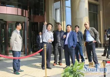 在参观完样板房之后,曹德旺先生表示,对于高端住宅而言,未来将是以