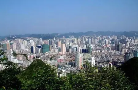 “这意味着,以遵义市现有的两城区为中心,向东南西北四个方向
