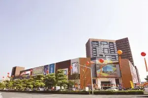 狮山首个大型购物中心,综合体和信广场投入使用.