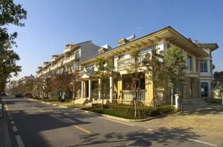 新世界•梦湖香郡现加推220㎡-480㎡独栋及联排别墅,购房即享95