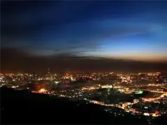 网友称年终奖三万也没安全感 工资多少才敢买