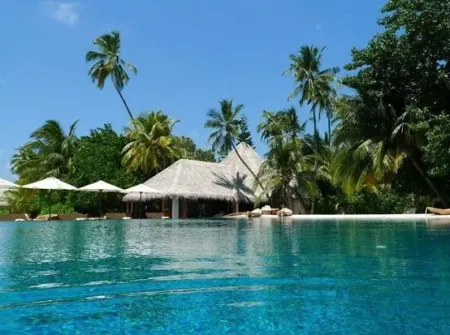 马尔代夫成结婚圣地 世茂龙湾给你不一样的浪