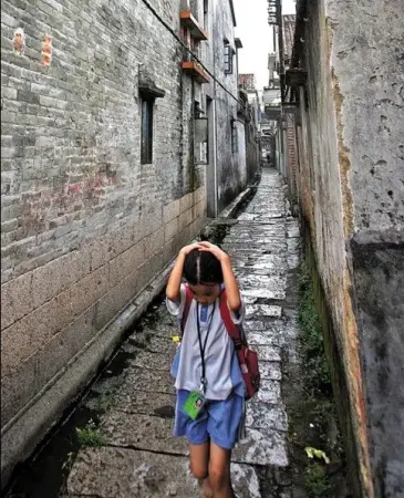 光明新区楼村600年幽幽石板街 老电影般的市井