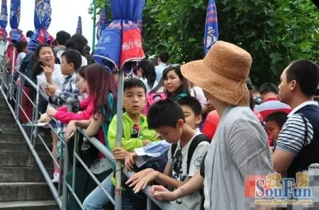 多趟专列包机开行 助热张家界核心景区暑假旅