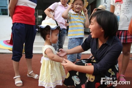 中国广西东盟商贸城举办关爱贫困留守儿童公益