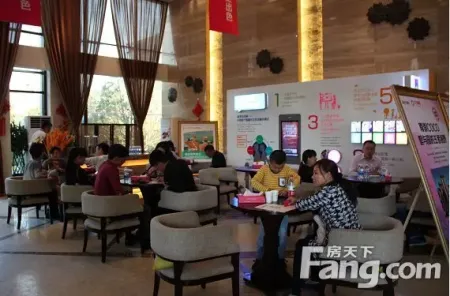 蓝光大手笔豪送iPhone6 穿越火线游戏赚足人