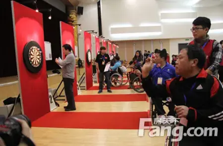 林语中心上演飞镖大战让惊喜再飞一会