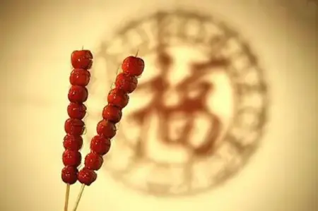 有写对联,剪窗花,丢圈圈活动,品尝甜蜜冰糖葫芦,玉林新年特色美食白散