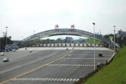 泸州蜀泸大道四期建成通车 双向八车道敞开跑