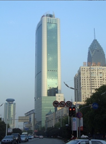438米!武汉中心大厦正式封顶 问鼎华中第一高楼