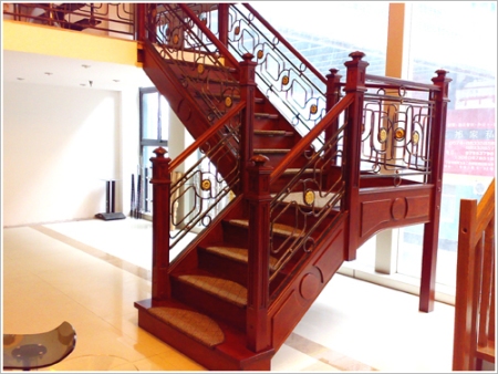 怎么安装木质楼梯扶手