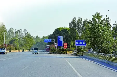 104国道改建工程下沉段悬臂式挡土墙设计分析